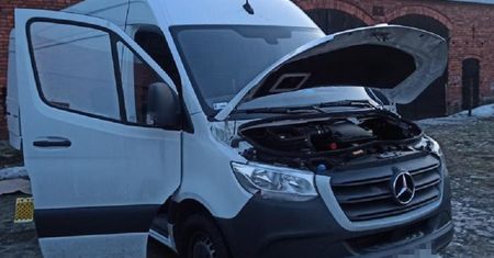 Kupił kradzionego sprintera i rozbitka z Niemiec. Ambitne plany pokrzyżowała policja