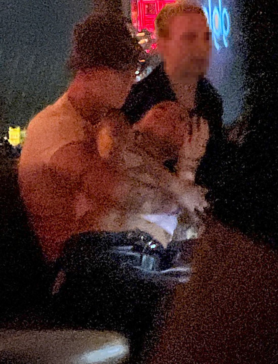 Young Leosia obściskuje się z Kacprem Błońskim w klubie