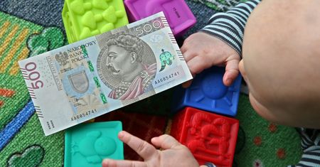 Kandydaci na RPO o 500 plus. Jeden daje 700 zł, drugi przebija: 1,5 tys., ale stawia warunek