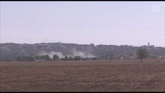 Kłęby dymu unoszą się wzdłuż syryjskiej granicy; trwa ostrzał miasta