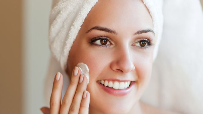 Kolejność nakładania kosmetyków do twarzy – czy znasz zasady?