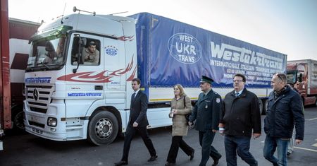 Niemieckie ciężarówki z pomocą jadą na Ukrainę