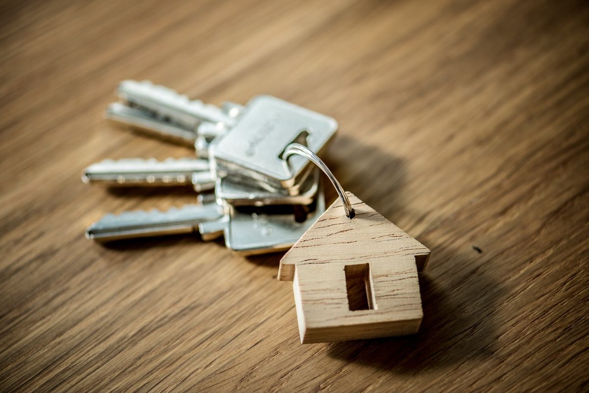 Jak wybrać biuro nieruchomości, by szybko sprzedać mieszkanie?