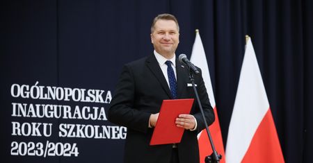 1,5 miliona złotych na promocję resortu Czarnka. Ujawniono listę beneficjentów