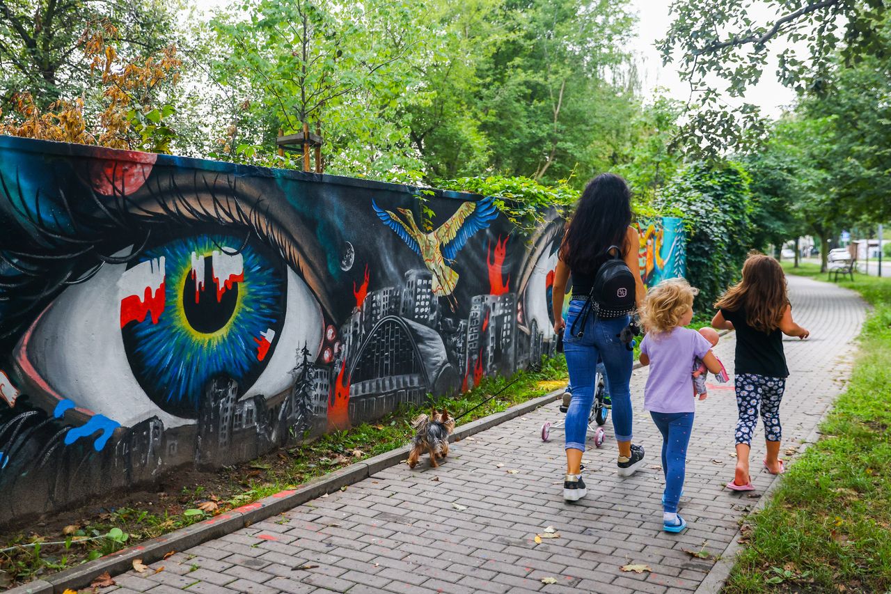 Polak biednieje, choć na rękę dostaje więcej. "Tylko na papierze"