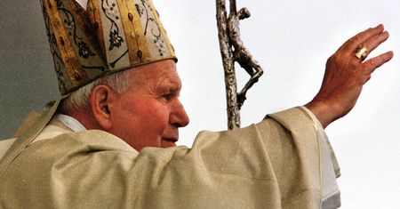 Kontrowersje wokół konkursu dla dzieci. Padło pytanie o SMS do Jana Pawła II