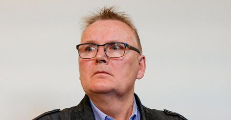 Ciągnął psa za samochodem, teraz się ukrywa. Policja ma podejrzenia