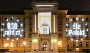Wyświetlili napisy na Kancelarii Premiera. "600 mld zł"
