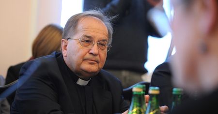 Rydzyk bez koncesji. Senator bierze w obronę stację