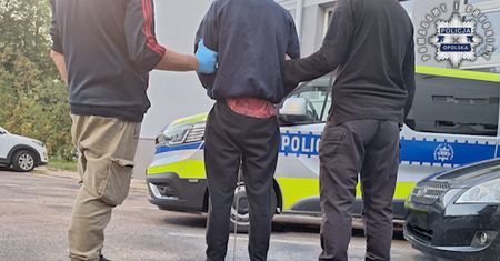 Zabójstwo 49-latki w Kędzierzynie-Koźlu. Policja zatrzymała 19-latka. Miał przy sobie nóż i młotek
