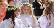 Gniezno: Pierwsza Komunia Święta w Parafii pw. św. Maksymiliana Kolbego. 15 dzieci przyjęło sakrament