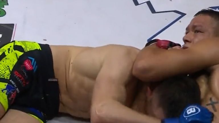 Costello Van Steenis pokonał Kamila Oniszczuka na gali Bellator 287