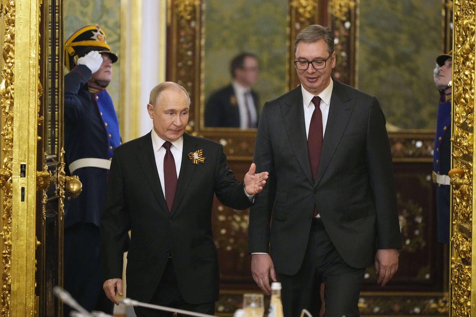 Jego wizyta wywołała kontrowersje. Teraz media piszą, co dał mu Putin