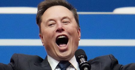 Elon Musk został PIERWSZYM BILIONEREM na świecie!