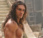 Jason Momoa z wilkami