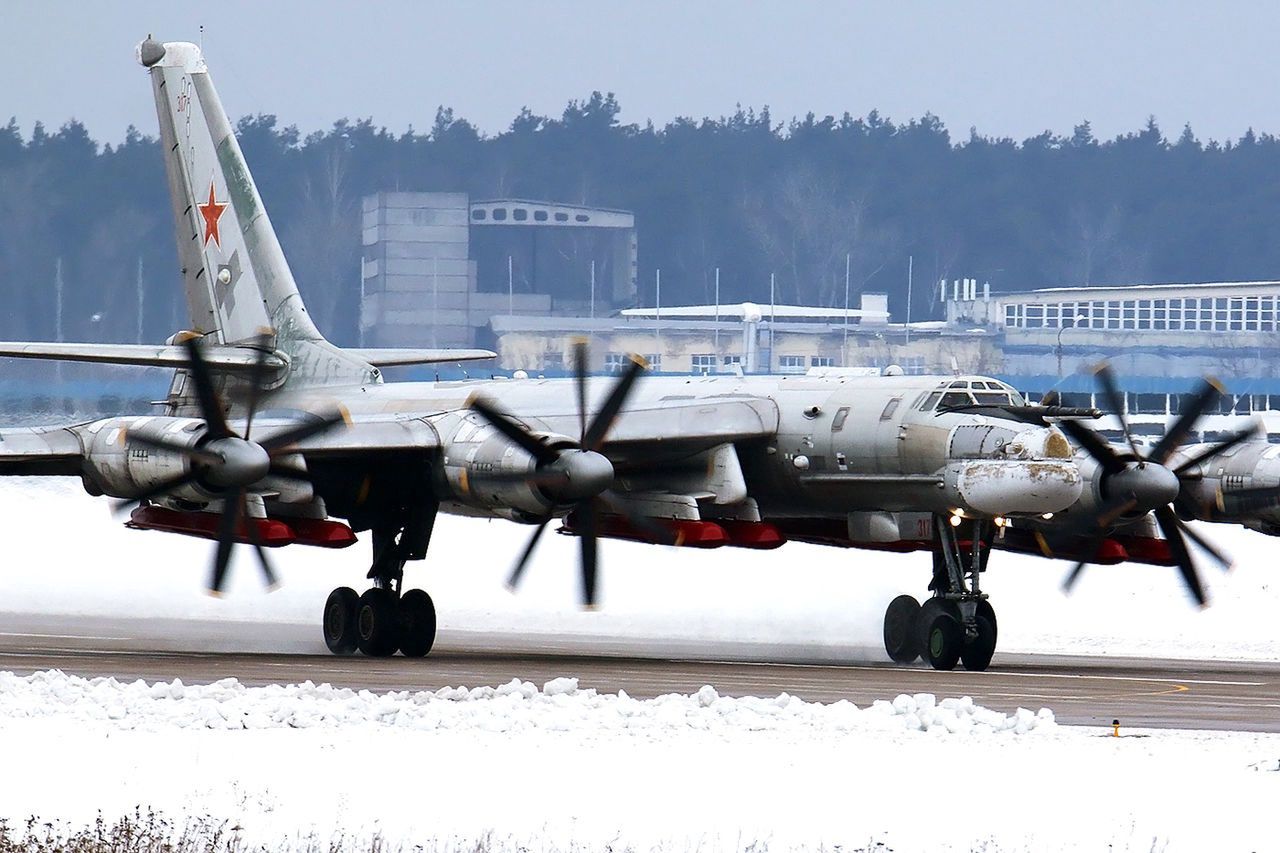 Tu-95MSM with Ch-101 missiles under its wings; illustrative photo