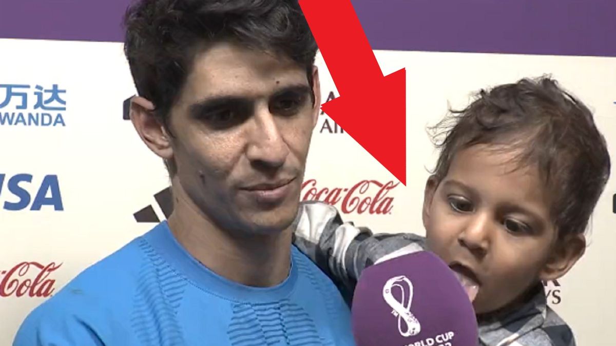 Twitter / FIFA / Yassine Bounou i jego syn