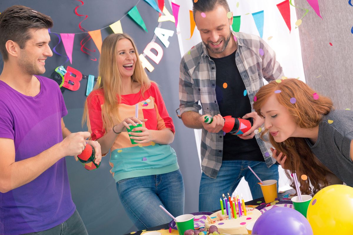 Jak zorganizować przyjęcie urodzinowe w domu dla dorosłych?