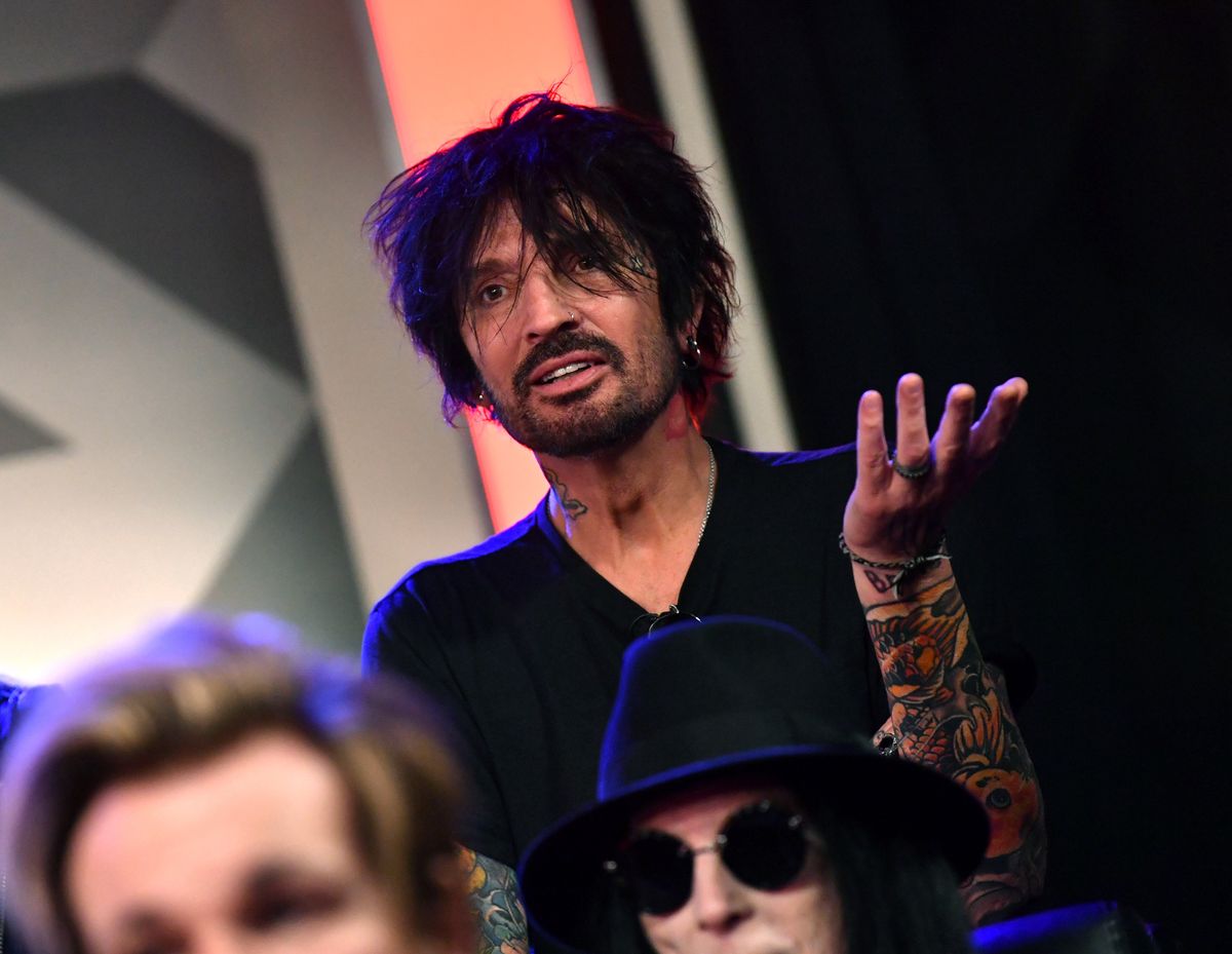 Tommy Lee twierdzi, że pił kilka litrów wódki dziennie