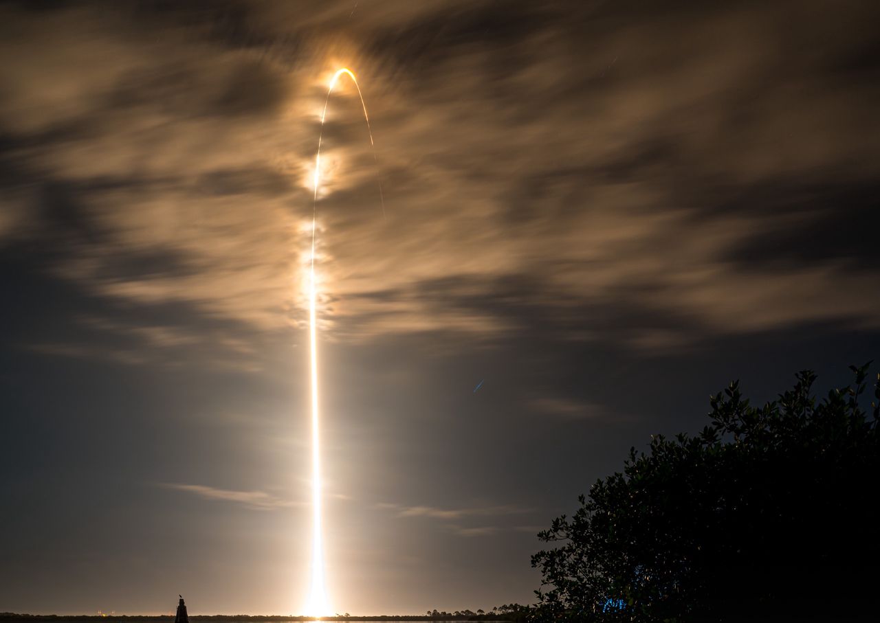 Wynoszenie satelitów Starlink 