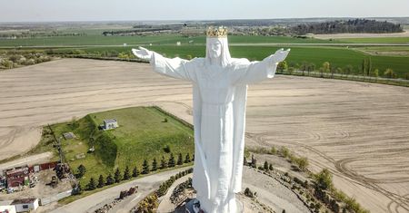 Anteny w koronie Jezusa będą usunięte. Kuria przyznaje się do błędu