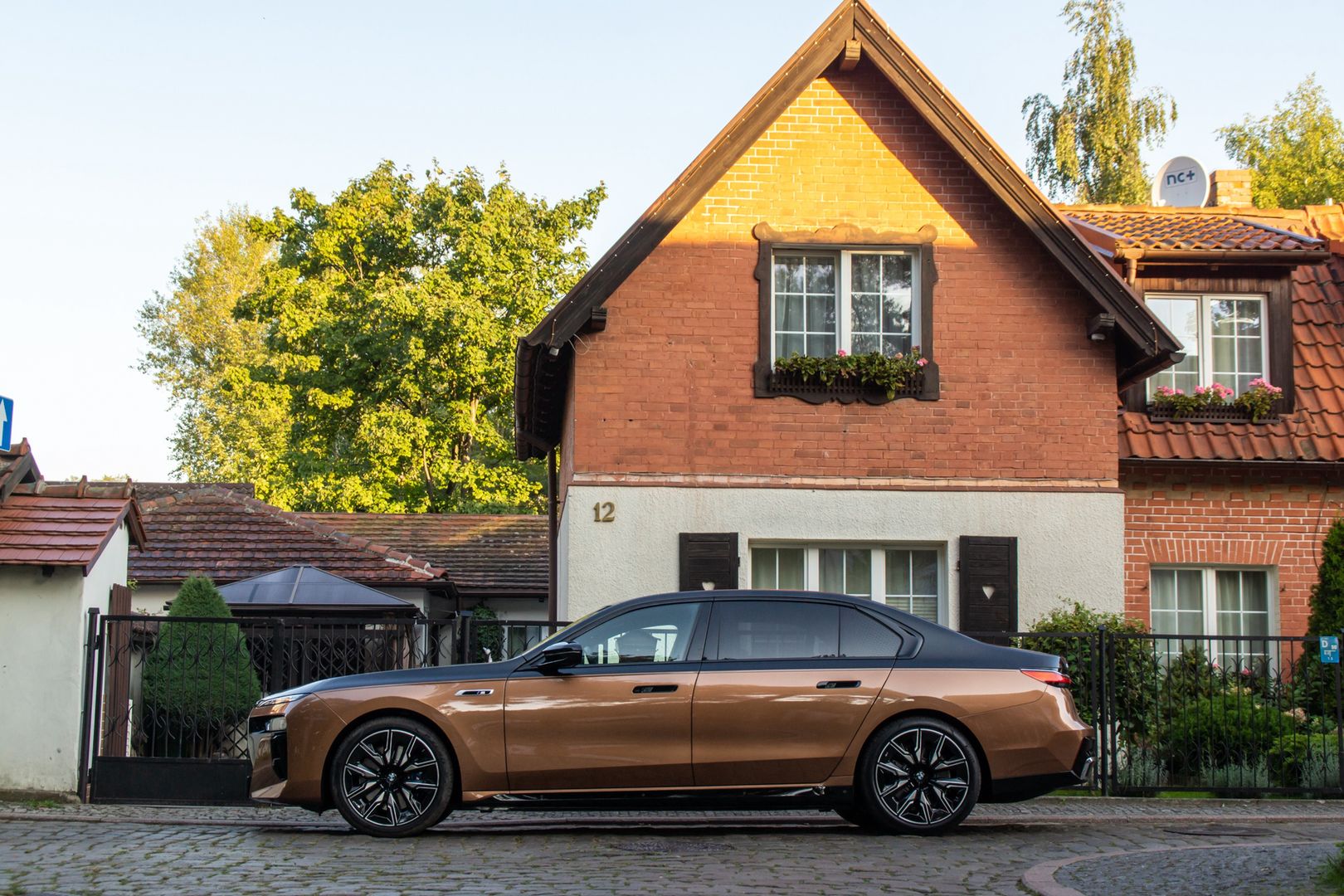 BMW i7 M70