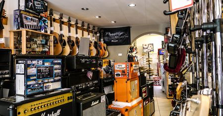 Zmowa cenowa dystrybutorów instrumentów muzycznych. UOKiK przeprowadził przeszukania