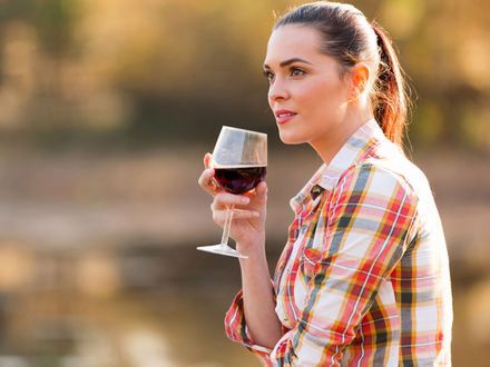 Przeciwutleniacz w czerwonym winie może pomóc w leczeniu trądziku