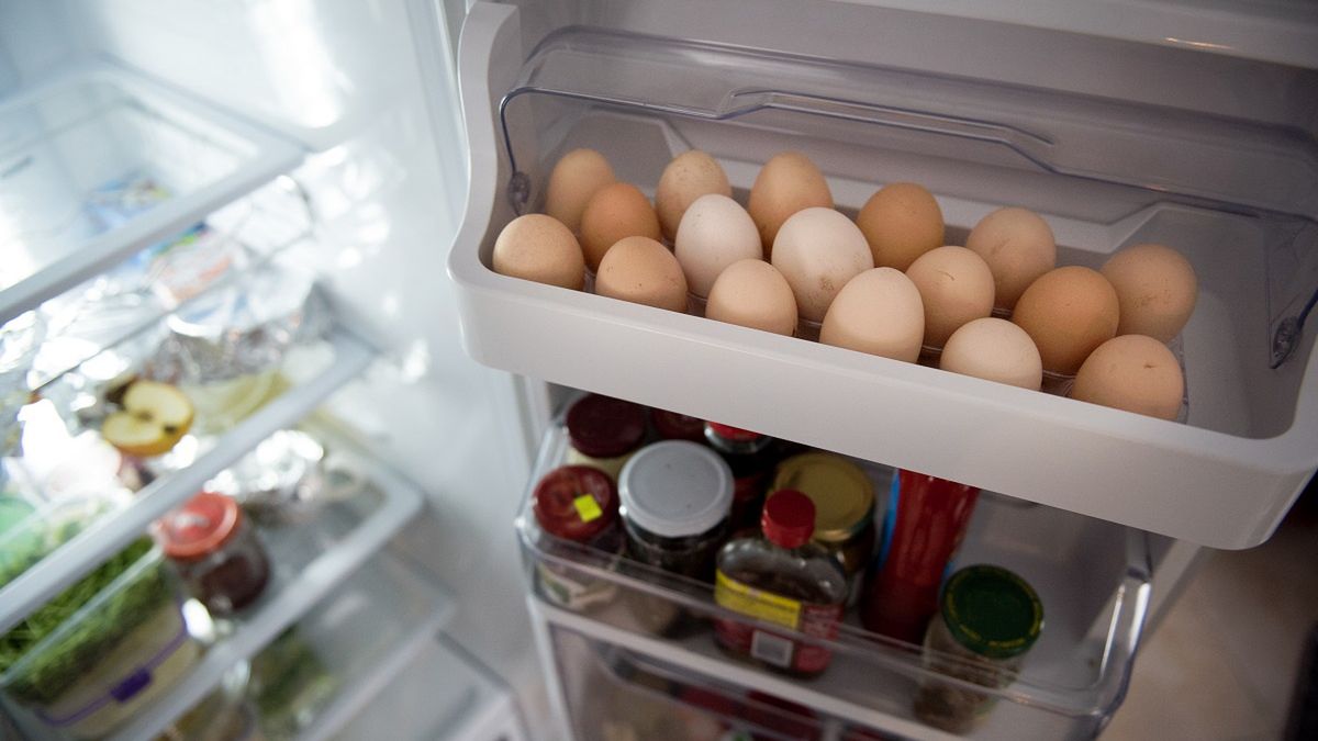 Co trzymać w lodówce? Wiele osób popełnia podstawowe błędy