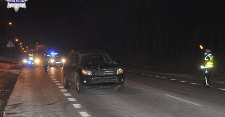Śmiertelny wypadek na DK19. Mężczyzna próbował przebiec przez ruchliwą drogę