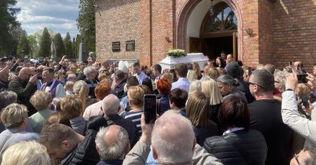 "Nie powinno cię tu być". Bliscy Kamilka odczytali przejmujący list