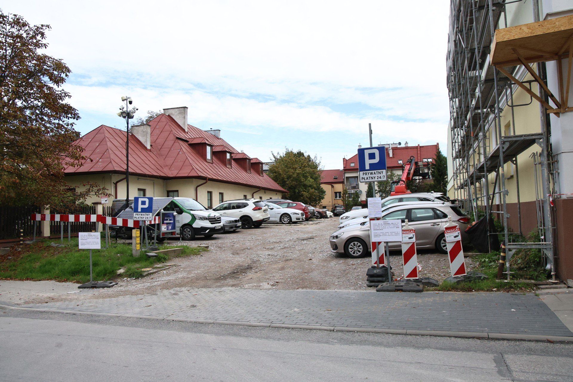 Po kontrowersjach związanych z prywatnym parkingiem przy ulicy Leonarda 12 w Kielcach, radni jednogłośnie podjęli decyzję o rozwiązaniu umowy dzierżawy z firmą PCWO Energy.