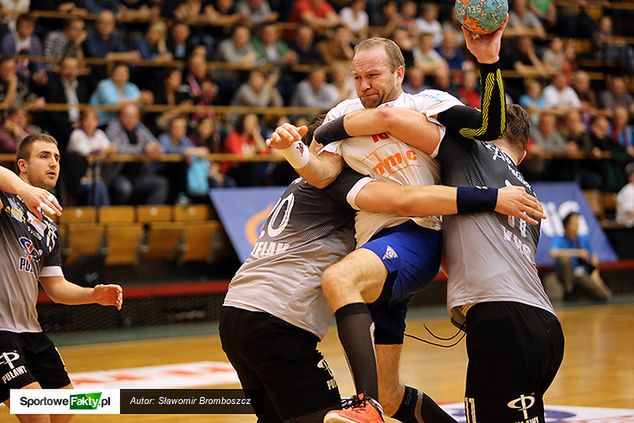 Siła złego na jednego - czy gracze Azotów zatrzymają Mariusza Jurasika?