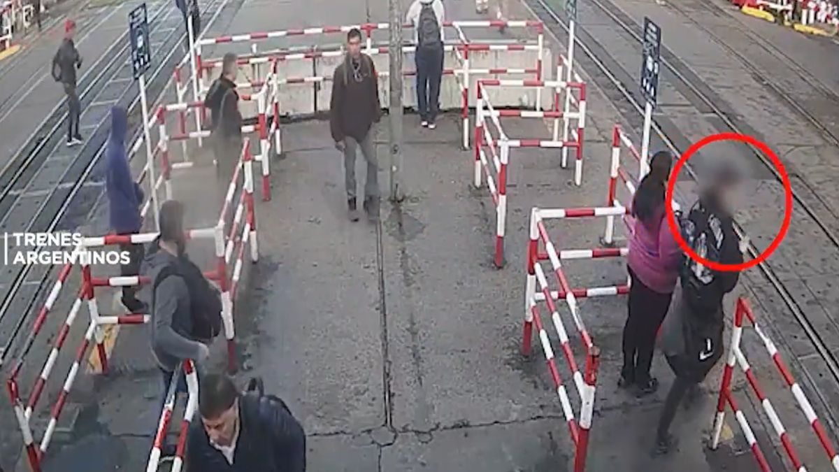 Prawie wpadł pod pociąg