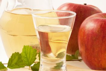Czy ocet jabłkowy pomaga w odchudzaniu? Naukowcy nie mają złudzeń