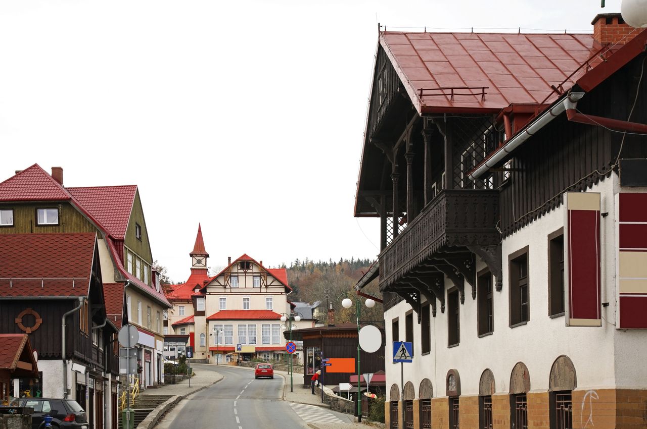 Karpacz: Hit długiego weekendu listopadowego. Polacy wybierają go chętniej niż Zakopane. Przyciąga ich nie tylko Śnieżka