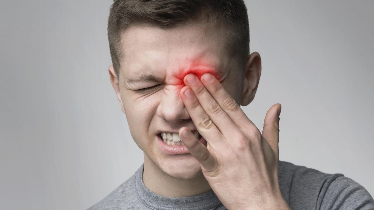 Zespół przemęczonych oczu to szereg objawów, które pojawiają się na skutek nadwyrężania narządu wzroku pod wieloma aspektami