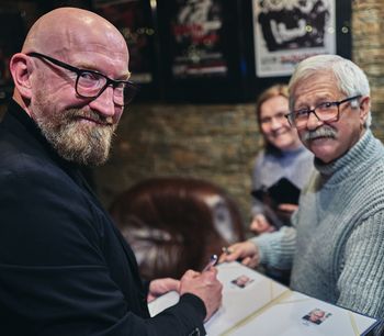 Pisarze kryminałów pojadą w szczytnym celu. Startują spod Książnicy Kopernikańskiej