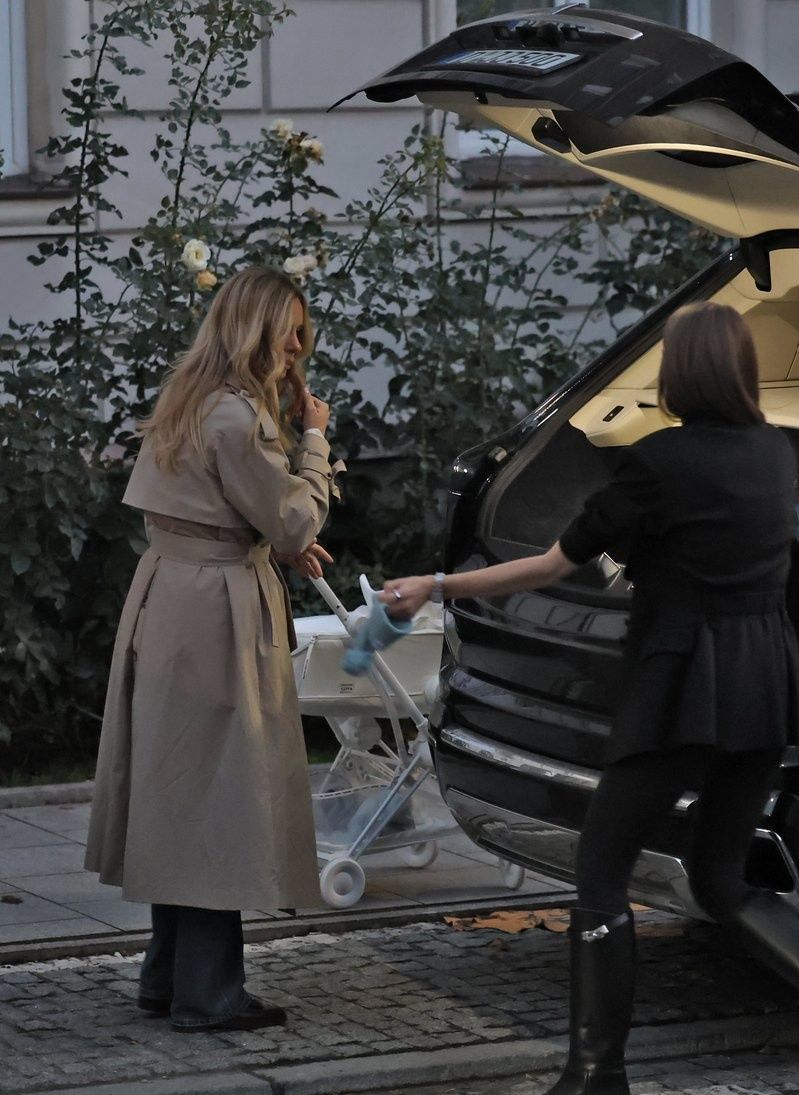 Izabela Janachowska "przyłapana" na mieście z nowo narodzonym synem
