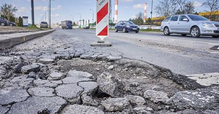 Drogi przyszłości. Naukowcy opracowali nowy asfalt. Jest zdolny do samonaprawy