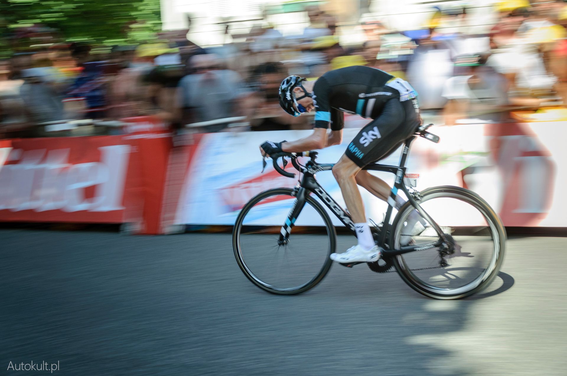 W końcu finisz. Najlepszy tego dnia okazał się Chris Froome z Team Sky, który 184 km wiodące przez góry z Pau do Bagnères-de-Luchon pokonał w 4 godziny 57 minut i 33 sekundy.