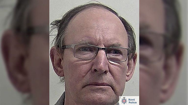 David Fuller, niepozorny elektryk pracujący w szpitalach, okazał się przerażającym  zbrodniarzem i zwyrodnialcem. Latami dopuszczał się ohydnych czynów, które rejestrował kamerą i opisywał w swoim dzienniku