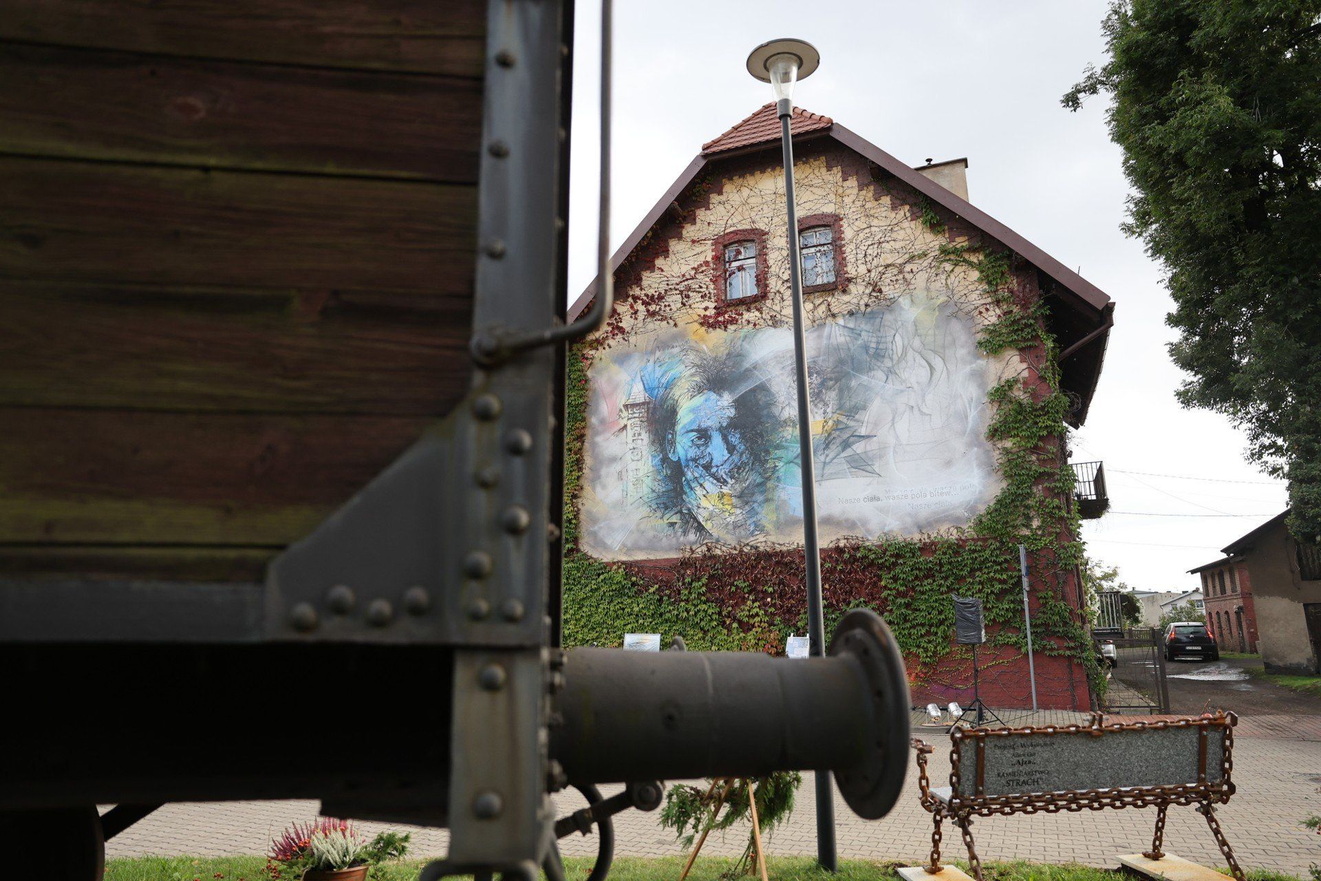 Odsłonięto mural upamiętniający kobiety pohańbione w 1945 roku