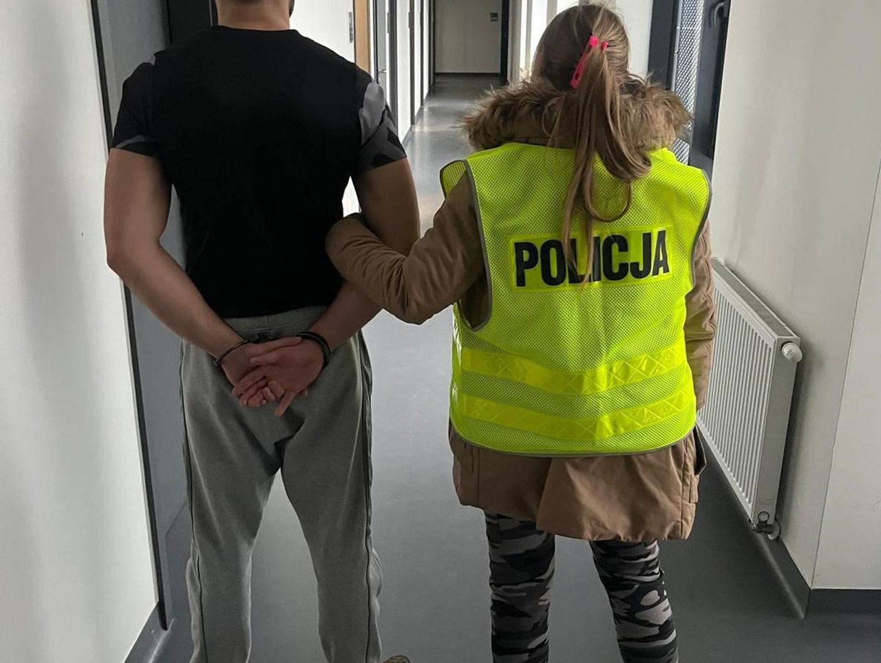 Łódź: Policjanci zatrzymali 25-latka. Miał w mieszkaniu narkotyki