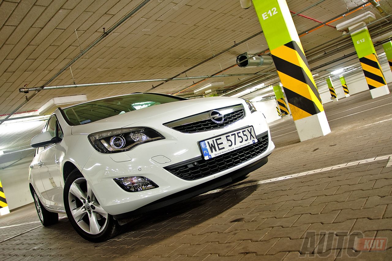 Opel Astra ST (fot. Marcin Pogorzelski)