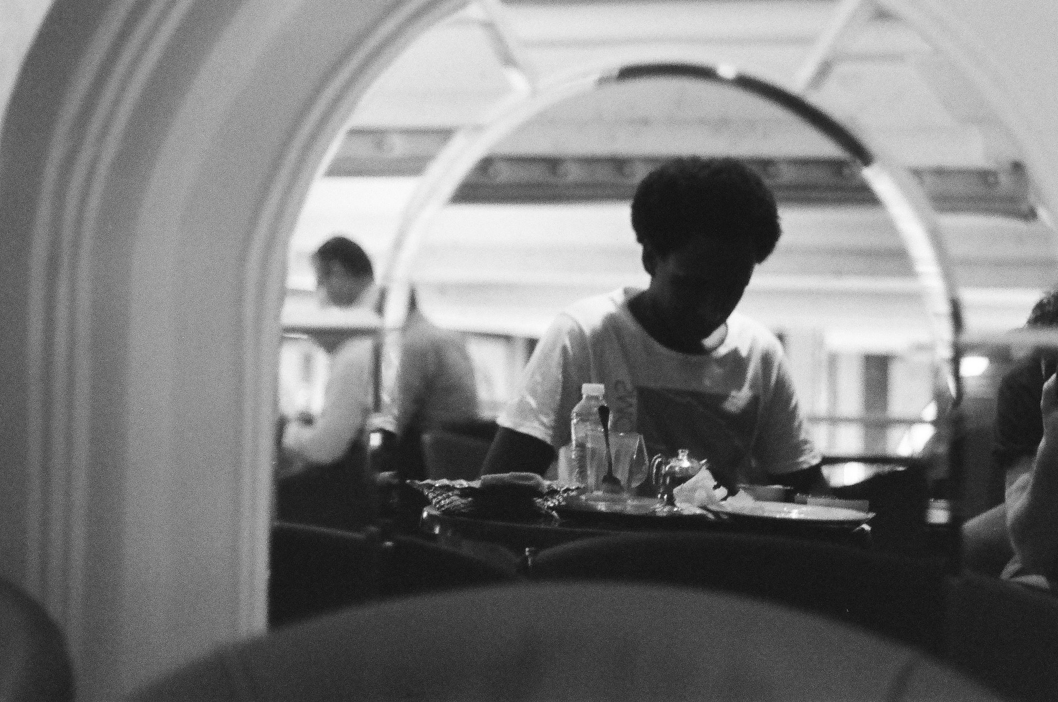 Boubacar w lokalnym barze w centrum Nadoru