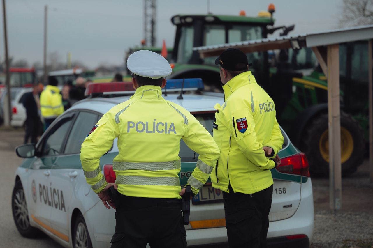 Slovak security on alert: Ukrainians held amid sabotage scare