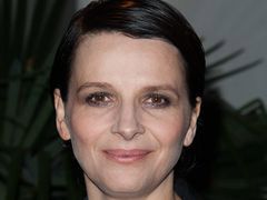 Juliette Binoche - dobrze jej w krótkich włosach?