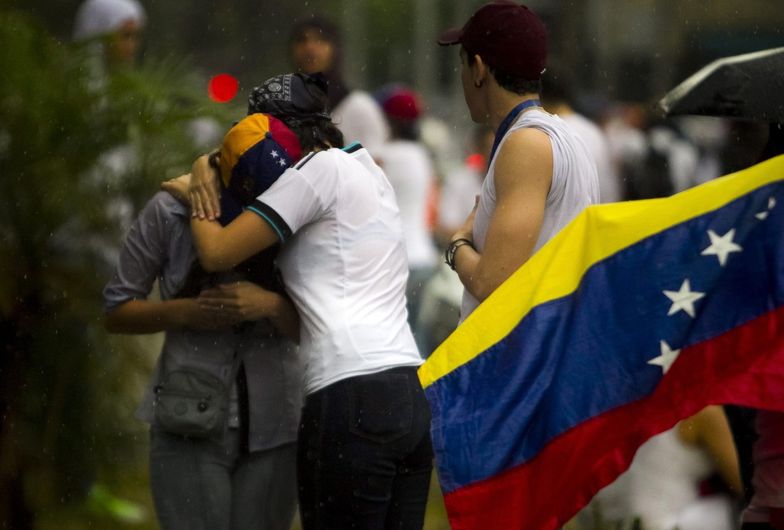 Antyrządowe protesty w Wenezueli. Królowa piękności ofiarą