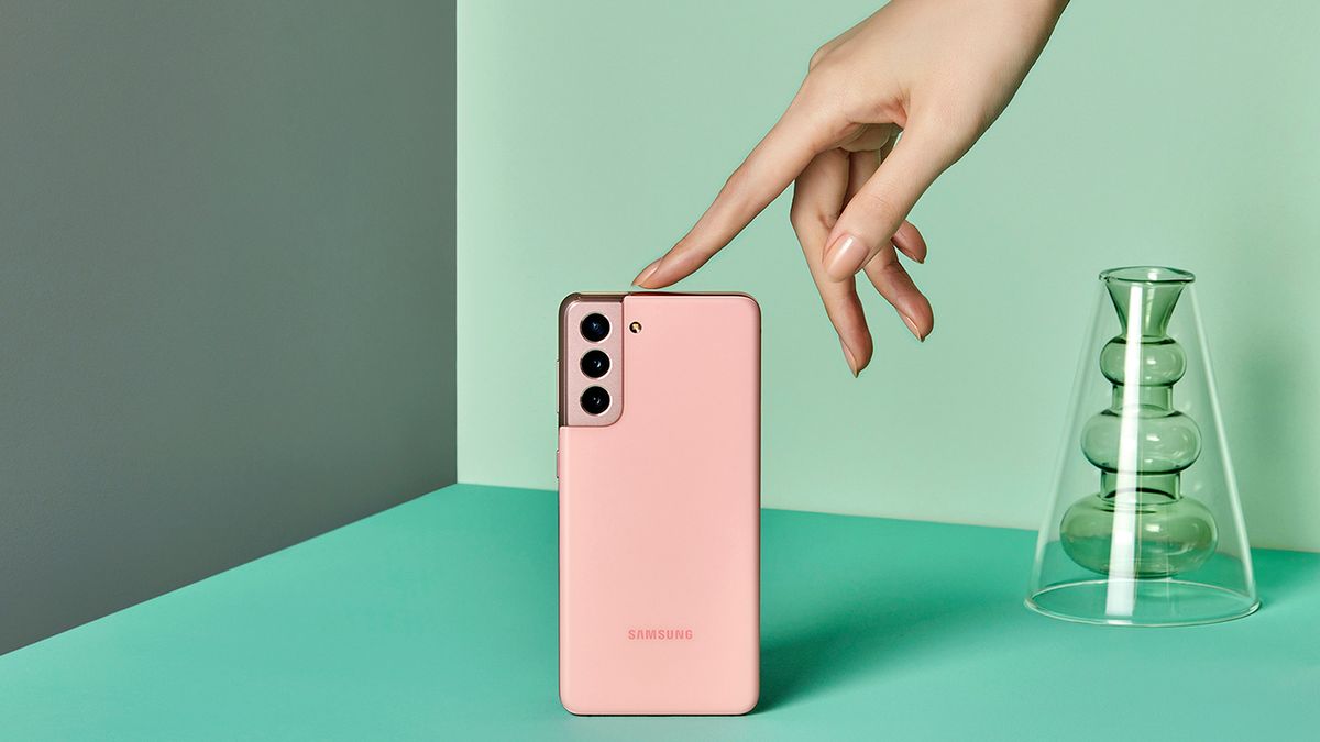 Obrywa się coraz tańszym smartfonom. Samsung Galaxy S21 FE z kompromisami 1